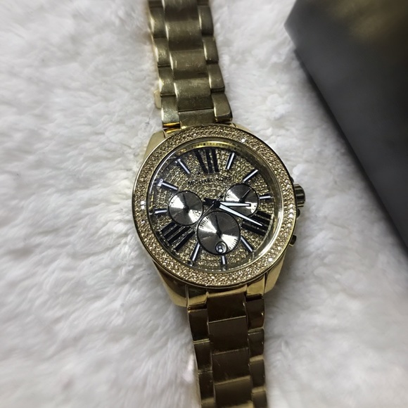 Micheal Kors Gold watch - Picture 1 of 2